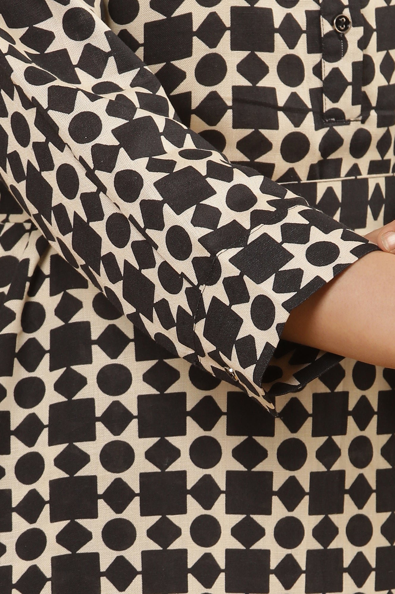 White And Black Geometric Printed Top And Trouser Set - Image 5